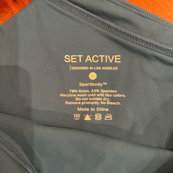 Set Active Sportbody One shoulder sports bra. - Picture 2 of 3